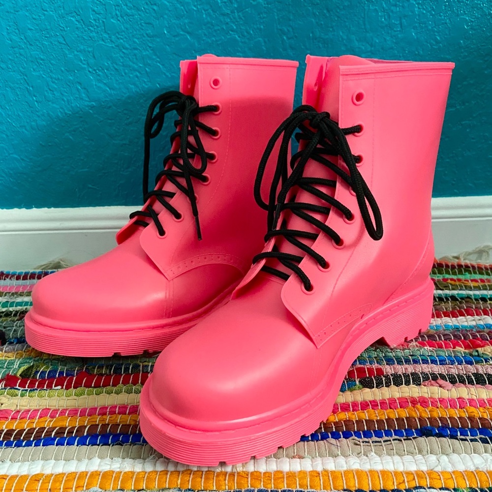 💖 Steve Madden Neon Pink Silicone Combat Boots 💖